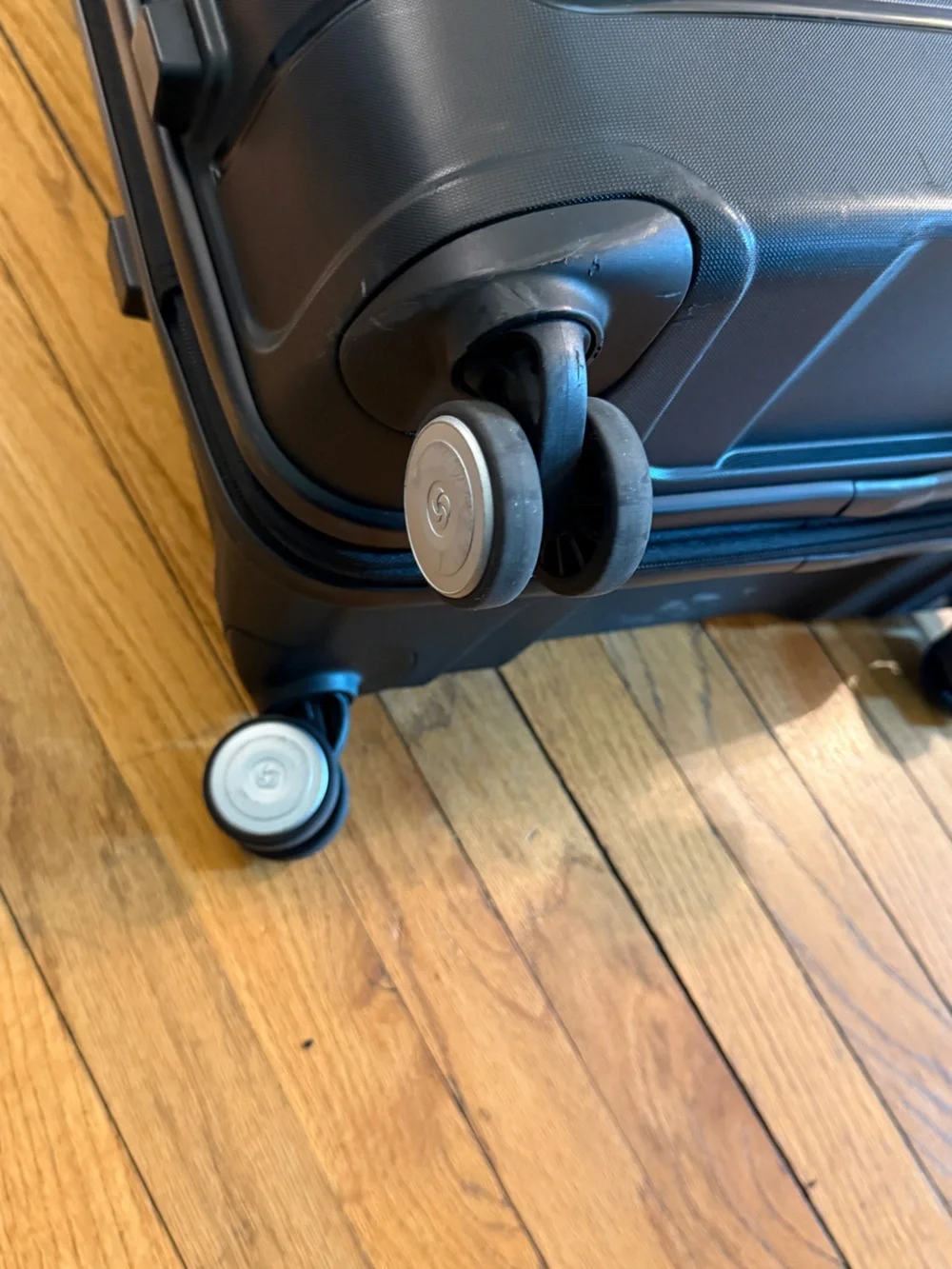 Samsonite Black Freeform Medium Check-in Hardside Spinner